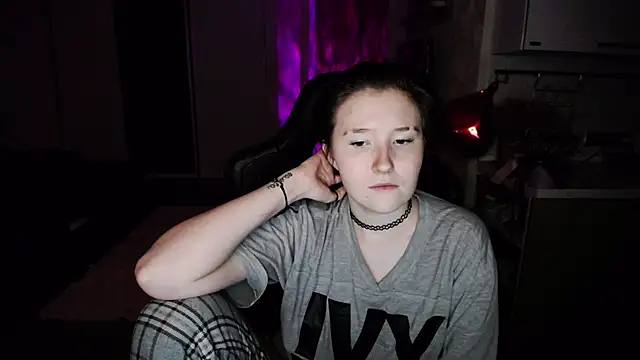 Kira Bakker online show from March 11, 10:20 pm