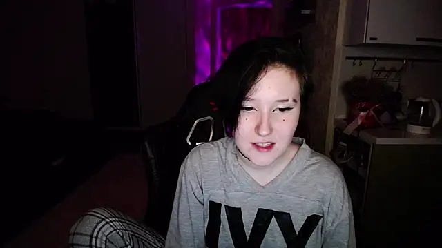 Kira Bakker online show from March 18, 1:43 am