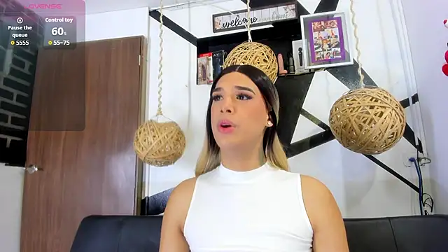 victoria aleia  online show from October 22, 9:47 pm