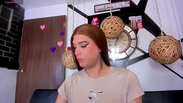 Snapshot of victoria_aleia_ chatting on June 27, 4:01 pm victoria aleia online show from June 27, 4:01 pm