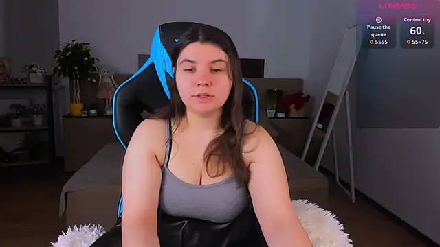 Snapshot of Viola__Shy chatting on January 18, 9:51 pm Viola Shy online show from January 18, 9:51 pm