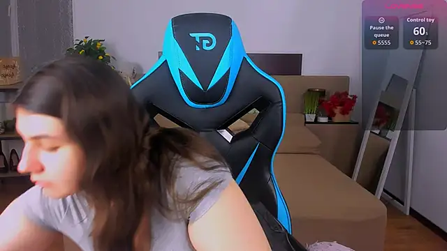 Snapshot of Viola__Shy chatting on February 2, 8:51 pm Viola Shy online show from February 2, 8:51 pm