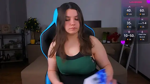 Snapshot of Viola__Shy chatting on February 10, 11:31 pm Viola Shy online show from February 10, 11:31 pm