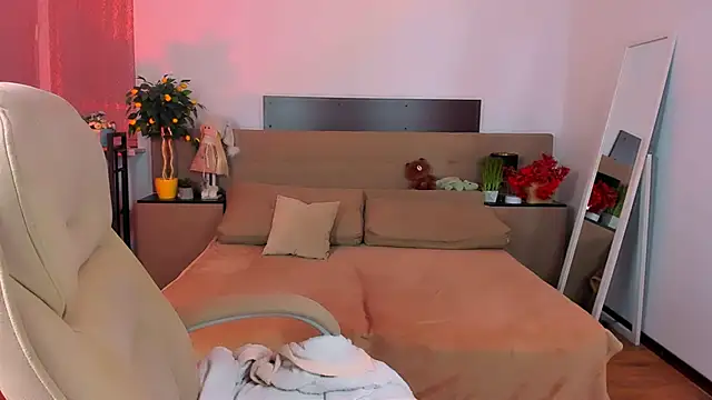 Snapshot of Viola__Shy chatting on March 4, 9:32 pm Viola Shy online show from March 4, 9:32 pm