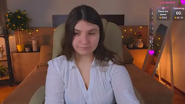 Viola  Shy online show from April 6, 9:05 pm