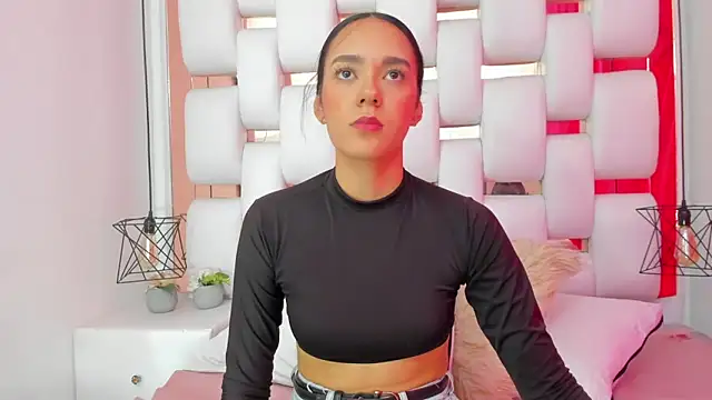 EmmyCruzZ online show from December 20, 7:21 pm