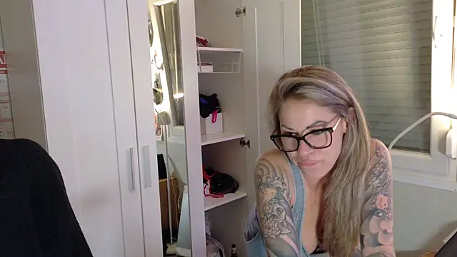 Tatjana Sue online show from March 30, 6:31 pm