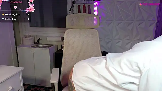 Snapshot of Tatjana_Sue chatting on July 9, 7:07 pm Tatjana Sue online show from July 9, 7:07 pm