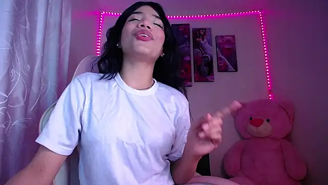 Snapshot of Alissarhys26 chatting on February 6, 10:21 pm Alissarhys26 online show from February 6, 10:21 pm