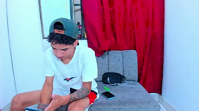 Snapshot of My-Beautifull-Couple chatting on December 29, 8:26 pm My-Beautifull-Couple online show from December 29, 8:26 pm