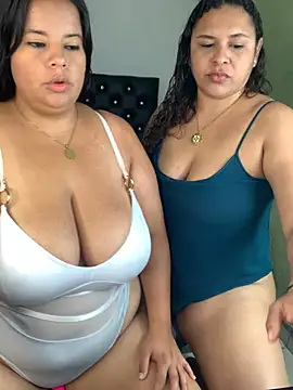 Snapshot of twocurvylatins chatting on June 2, 10:17 am twocurvylatins online show from June 2, 10:17 am