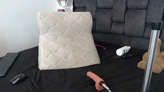 Snapshot of Emma_Evelyn chatting on March 19, 3:40 pm Emma Evelyn online show from March 19, 3:40 pm