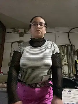 Snapshot of Lucrecia_33 chatting on March 3, 3:56 am Lucrecia 33 online show from March 3, 3:56 am