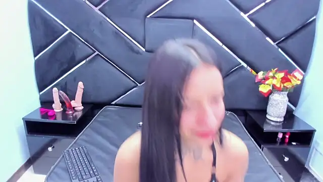 Snapshot of ChloeRosey chatting on October 31, 4:02 am ChloeRosey online show from October 31, 4:02 am