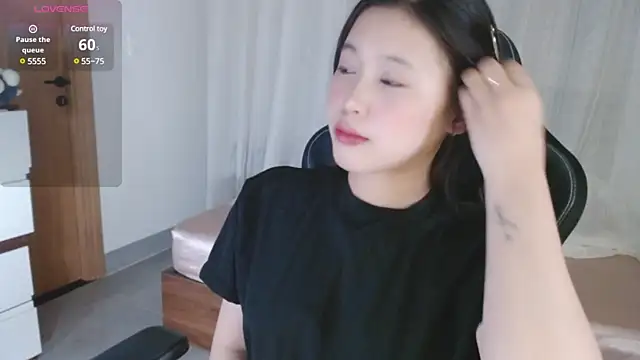 Snapshot of Lin_SiYee chatting on March 1, 1:07 pm Lin SiYee online show from March 1, 1:07 pm