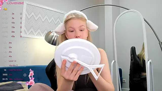 Sarra Cooper online show from December 5, 1:03 am