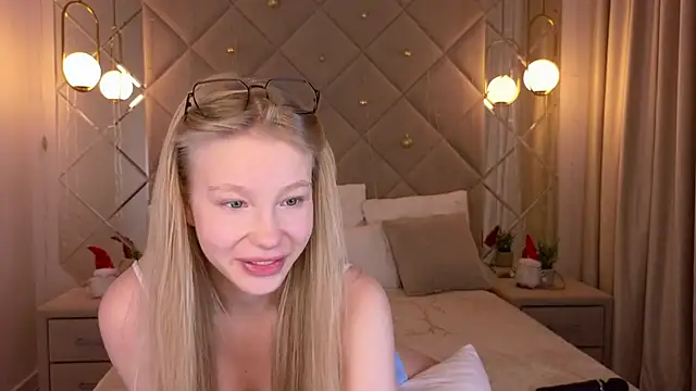 Sarra Cooper online show from December 27, 4:15 am