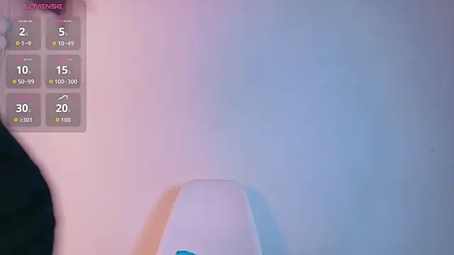 littleebluee online show from February 12, 2:50 am