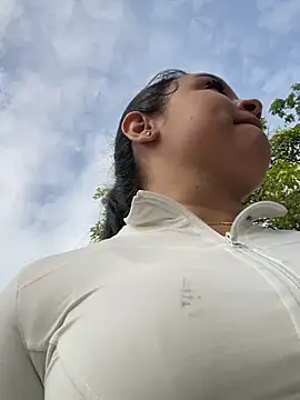 Pretty Isadora online show from February 5, 2:11 pm