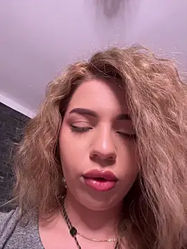 Snapshot of maddisonblush chatting on May 5, 5:43 pm maddisonblush online show from May 5, 5:43 pm