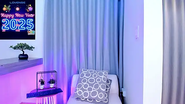 Lucyortiz  online show from January 12, 2:19 pm