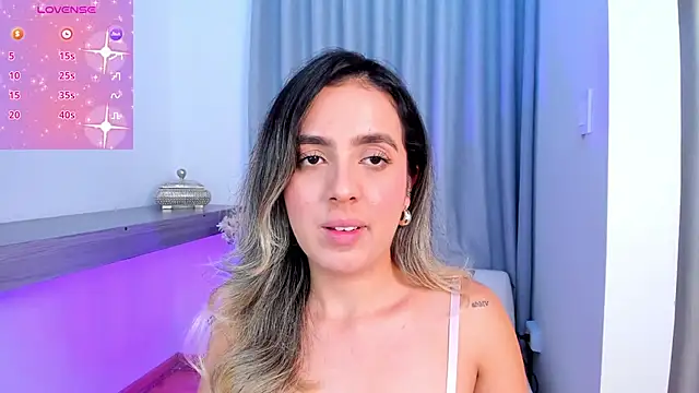 Lucyortiz  online show from February 3, 9:50 pm