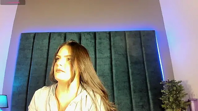 IsabellaGrey19 online show from December 15, 7:18 pm