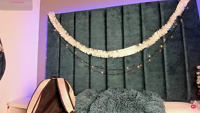 IsabellaGrey19 online show from December 18, 7:20 pm