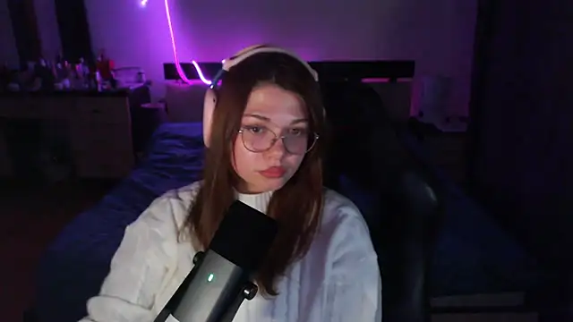 helengilmor online show from November 17, 5:41 pm