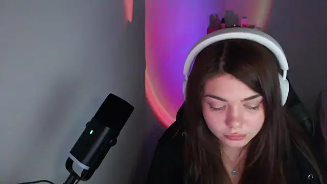 helengilmor online show from April 7, 5:24 pm