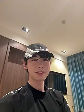 Snapshot of 1a1a1alll chatting on February 20, 12:27 pm 1a1a1alll online show from February 20, 12:27 pm