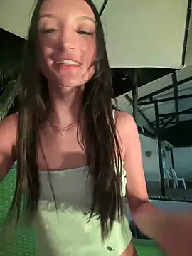 Snapshot of loly-yandere chatting on February 1, 12:18 am loly-yandere online show from February 1, 12:18 am