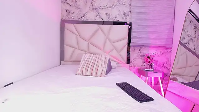 kendal rossi online show from April 12, 3:22 am