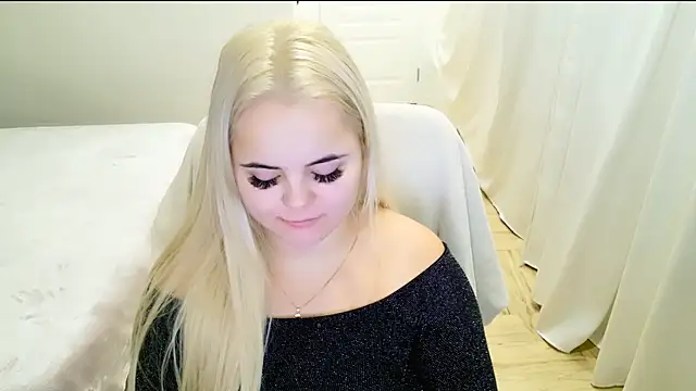 Snapshot of lovely-eyes chatting on December 5, 8:55 pm lovely-eyes online show from December 5, 8:55 pm