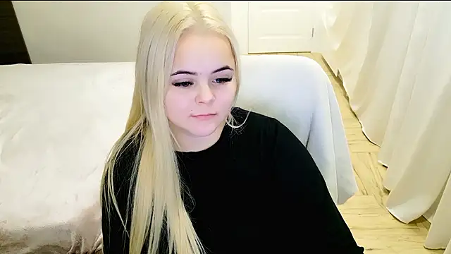 Snapshot of lovely-eyes chatting on December 6, 12:12 am lovely-eyes online show from December 6, 12:12 am