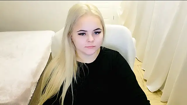 Snapshot of lovely-eyes chatting on December 6, 4:58 am lovely-eyes online show from December 6, 4:58 am