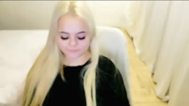 Snapshot of lovely-eyes chatting on December 8, 4:14 am lovely-eyes online show from December 8, 4:14 am