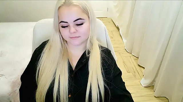 Snapshot of lovely-eyes chatting on December 12, 4:48 am lovely-eyes online show from December 12, 4:48 am