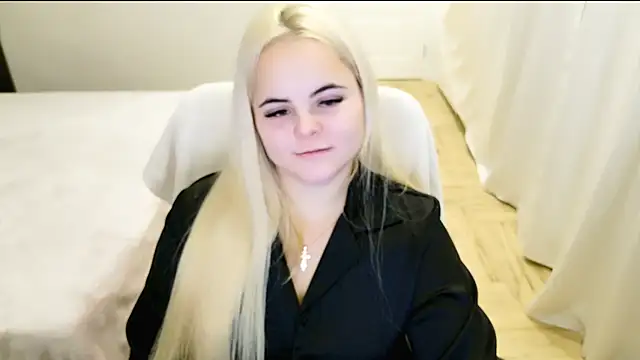 Snapshot of lovely-eyes chatting on December 14, 11:12 pm lovely-eyes online show from December 14, 11:12 pm