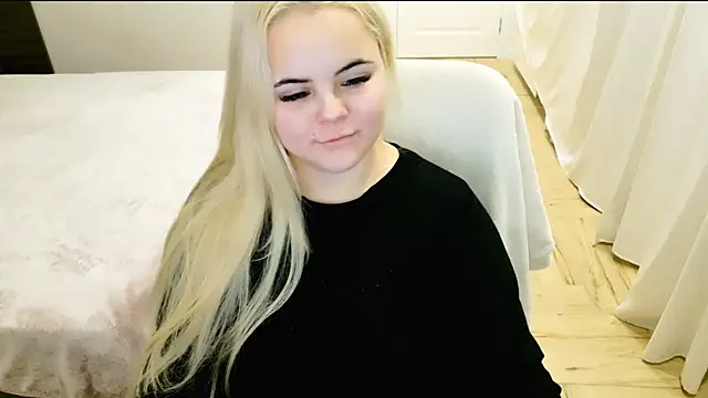 Snapshot of lovely-eyes chatting on December 19, 11:14 pm lovely-eyes online show from December 19, 11:14 pm