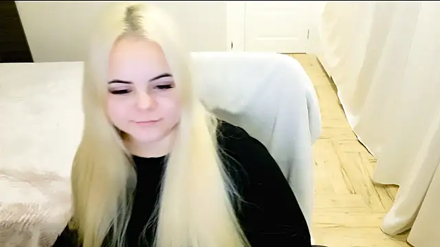 Snapshot of lovely-eyes chatting on December 21, 3:25 am lovely-eyes online show from December 21, 3:25 am