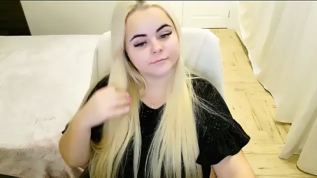 Snapshot of lovely-eyes chatting on December 22, 8:58 pm lovely-eyes online show from December 22, 8:58 pm