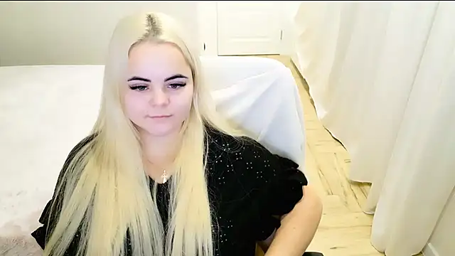 Snapshot of lovely-eyes chatting on December 23, 12:03 am lovely-eyes online show from December 23, 12:03 am