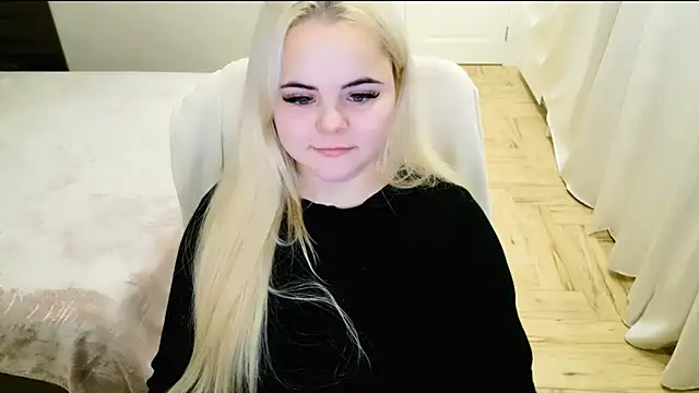 Snapshot of lovely-eyes chatting on December 29, 1:45 am lovely-eyes online show from December 29, 1:45 am