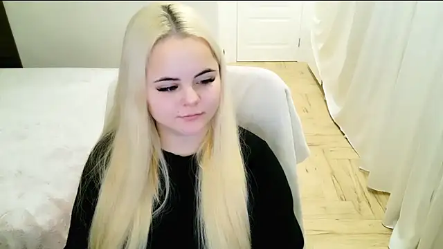 Snapshot of lovely-eyes chatting on December 30, 3:47 am lovely-eyes online show from December 30, 3:47 am