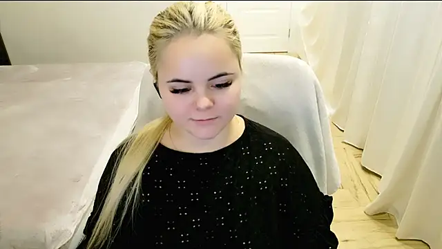 Snapshot of lovely-eyes chatting on January 4, 2:56 am lovely-eyes online show from January 4, 2:56 am