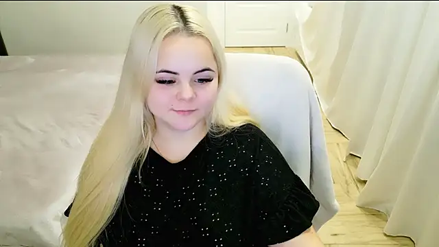 Snapshot of lovely-eyes chatting on January 5, 3:32 am lovely-eyes online show from January 5, 3:32 am