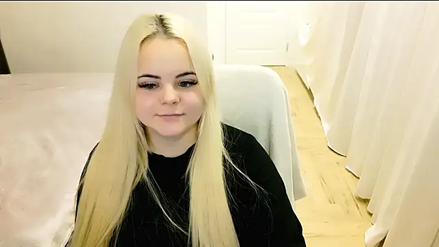 Snapshot of lovely-eyes chatting on January 5, 11:55 pm lovely-eyes online show from January 5, 11:55 pm