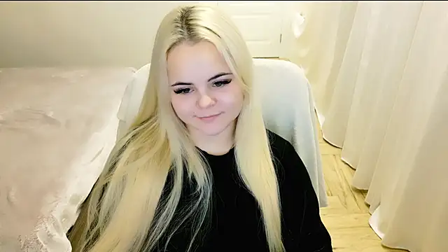 Snapshot of lovely-eyes chatting on January 6, 2:58 am lovely-eyes online show from January 6, 2:58 am