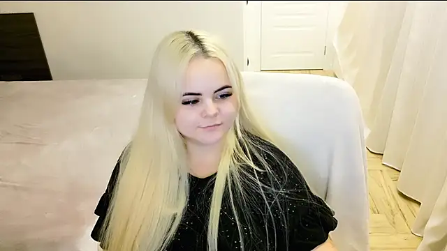 Snapshot of lovely-eyes chatting on January 7, 11:35 pm lovely-eyes online show from January 7, 11:35 pm